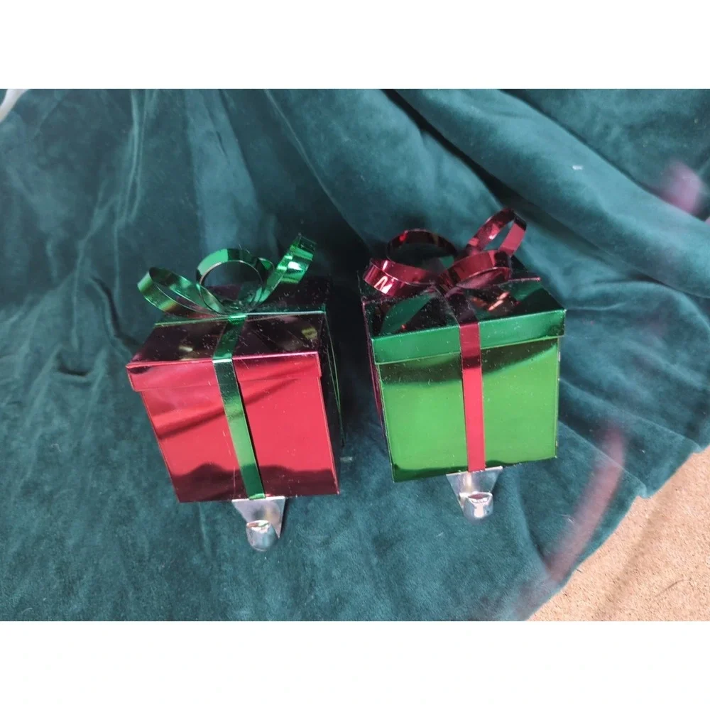 Metal Gift Boxes, Christmas Stocking Hangers, Red and green, set of two